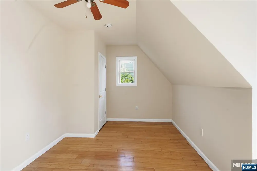 26-28 Seymour Avenue 3 Newark, NJ 07108