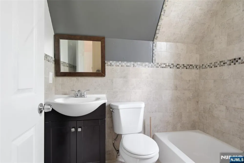 26-28 Seymour Avenue 3 Newark, NJ 07108