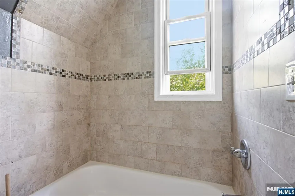 26-28 Seymour Avenue 3 Newark, NJ 07108