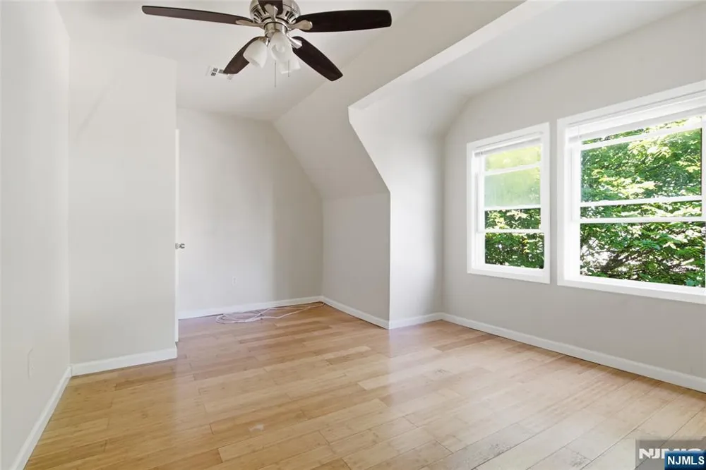 26-28 Seymour Avenue 3 Newark, NJ 07108