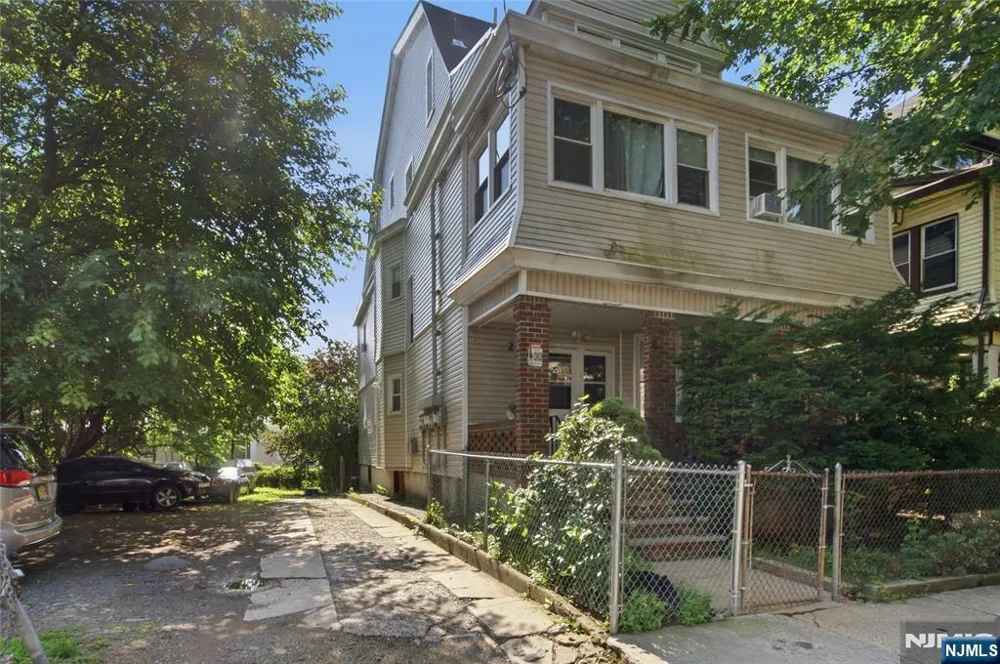 26-28 Seymour Avenue 3 Newark, NJ 07108
