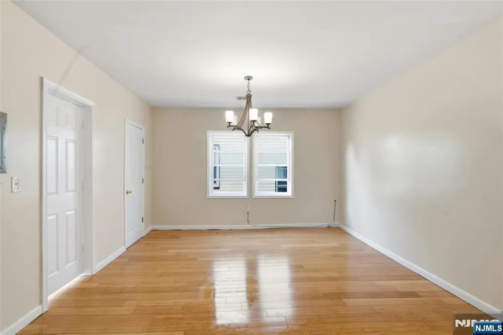 26-28 Seymour Avenue 3 Newark, NJ 07108