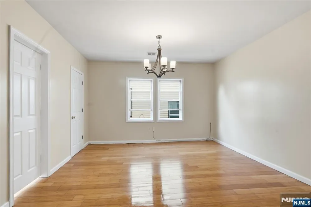 26-28 Seymour Avenue 3 Newark, NJ 07108