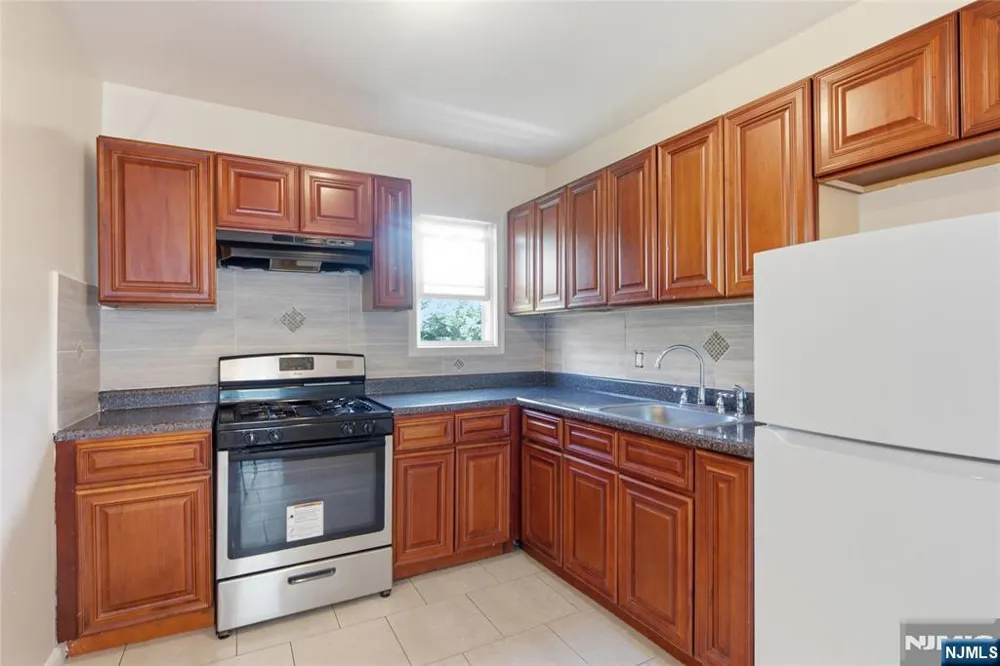 26-28 Seymour Avenue 3 Newark, NJ 07108