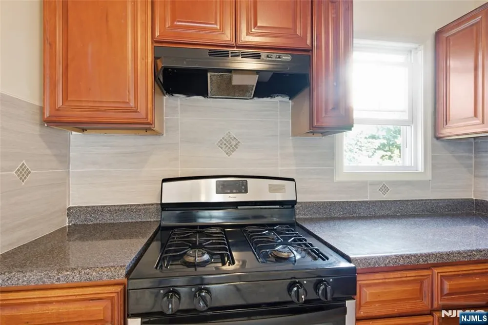 26-28 Seymour Avenue 3 Newark, NJ 07108