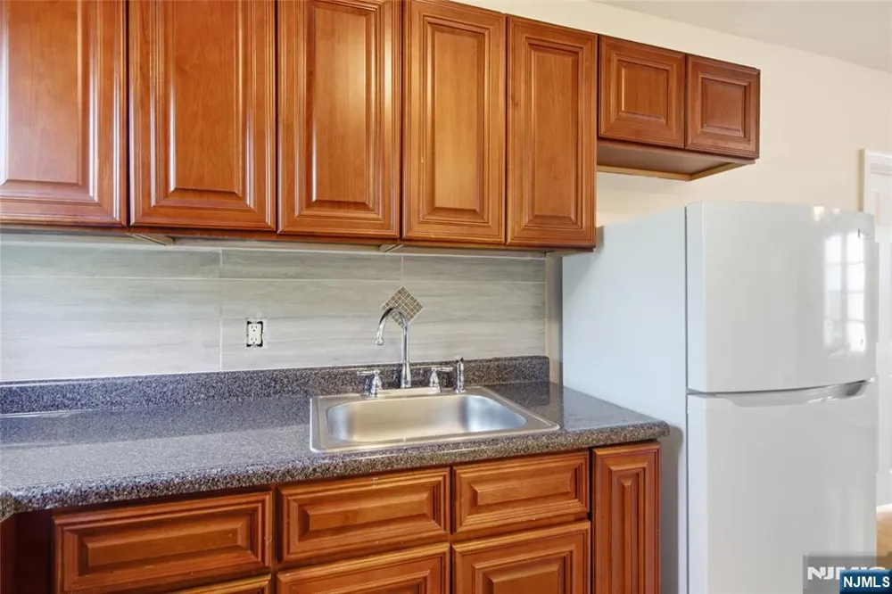 26-28 Seymour Avenue 3 Newark, NJ 07108