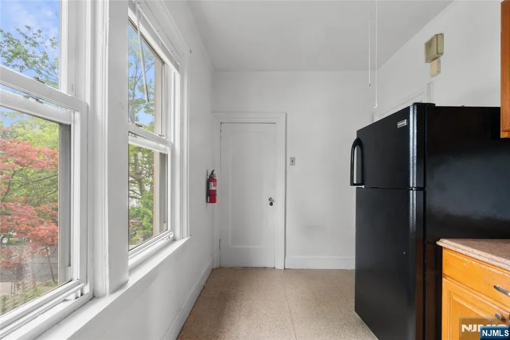 279-281 19th Avenue Paterson, NJ 07504