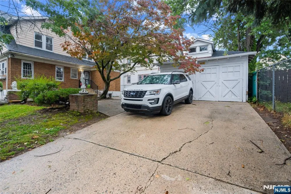 279-281 19th Avenue Paterson, NJ 07504