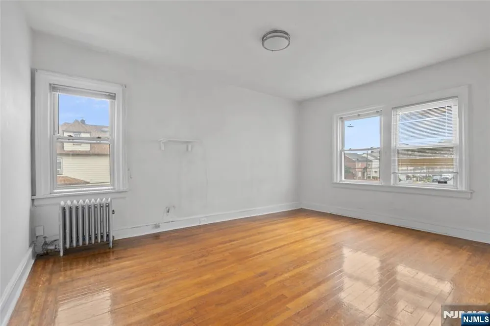 279-281 19th Avenue Paterson, NJ 07504