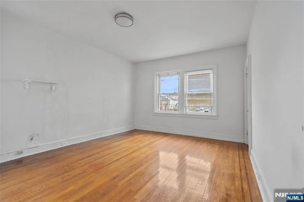 279-281 19th Avenue Paterson, NJ 07504