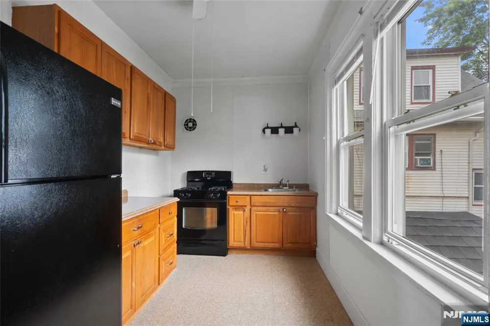 279-281 19th Avenue Paterson, NJ 07504