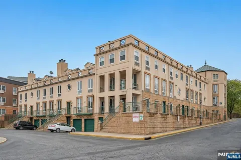 50 Pine Street C211