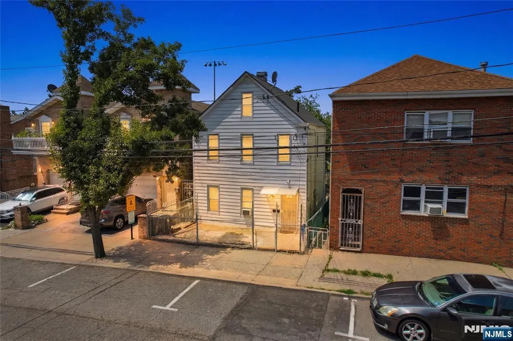 6605 Durham Avenue 2 North Bergen, NJ 07047