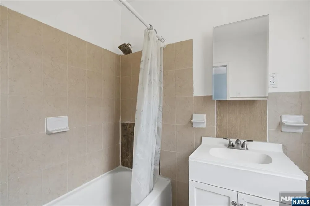 6605 Durham Avenue 2 North Bergen, NJ 07047