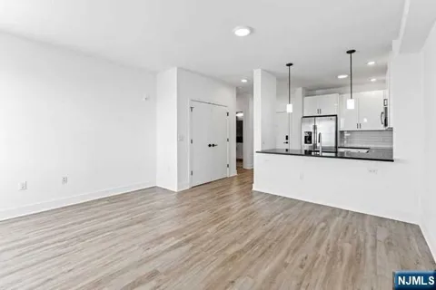 520 Cliff Street 221