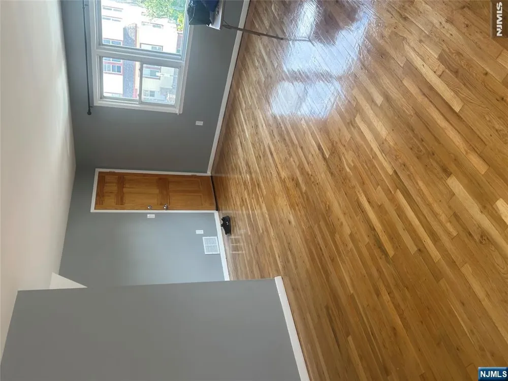 105 Crawford Street East Orange, NJ 07018