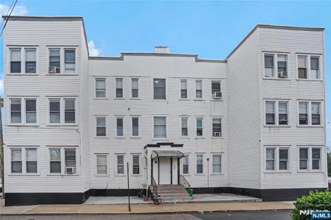 252 River Drive 3