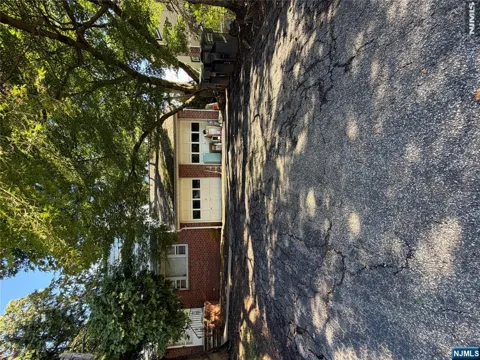 212 E Clinton Avenue 2