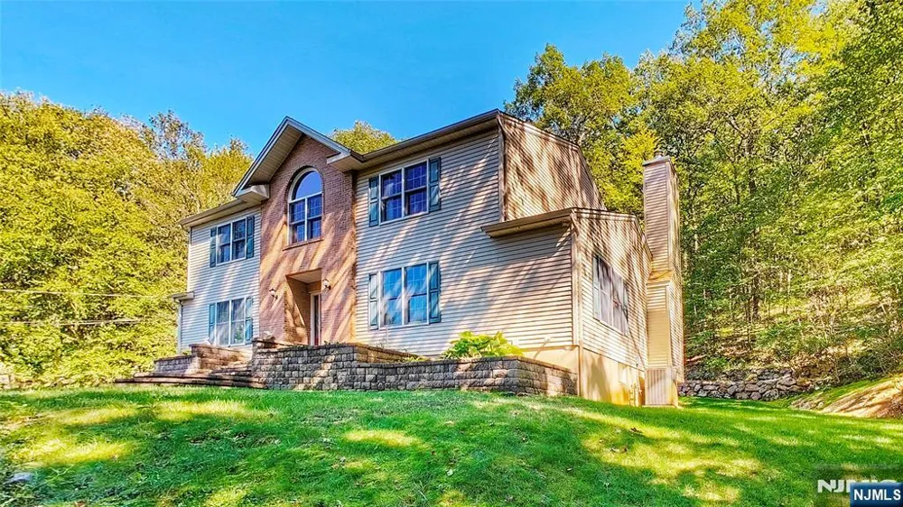 281 Kinnelon Road Kinnelonugh, NJ 07405