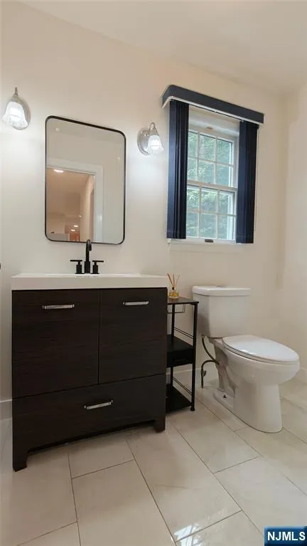 281 Kinnelon Road Kinnelonugh, NJ 07405