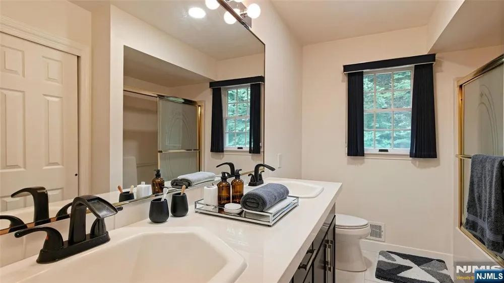 281 Kinnelon Road Kinnelonugh, NJ 07405