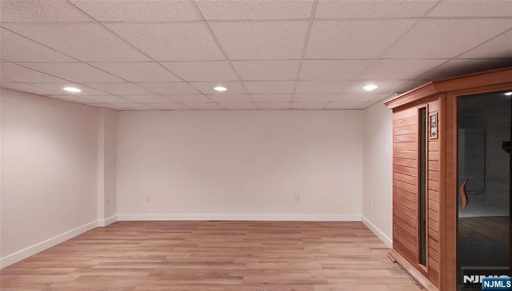 281 Kinnelon Road Kinnelonugh, NJ 07405