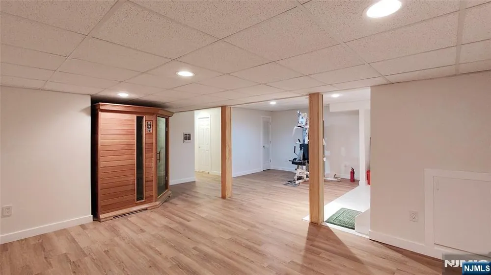 281 Kinnelon Road Kinnelonugh, NJ 07405