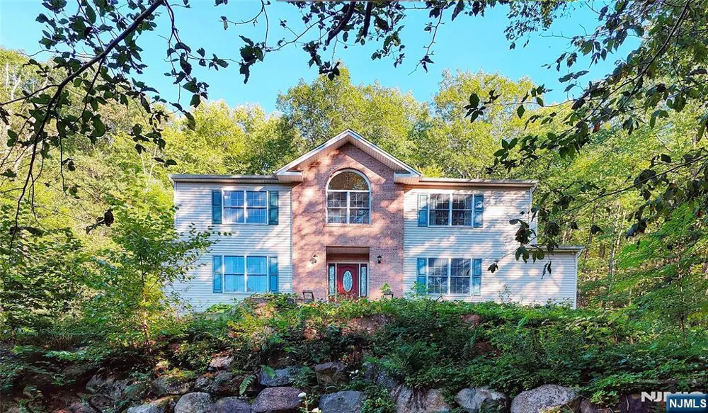 281 Kinnelon Road Kinnelonugh, NJ 07405