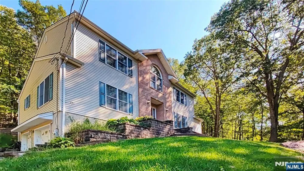 281 Kinnelon Road Kinnelonugh, NJ 07405