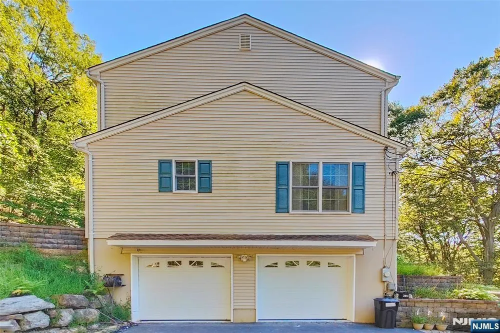 281 Kinnelon Road Kinnelonugh, NJ 07405