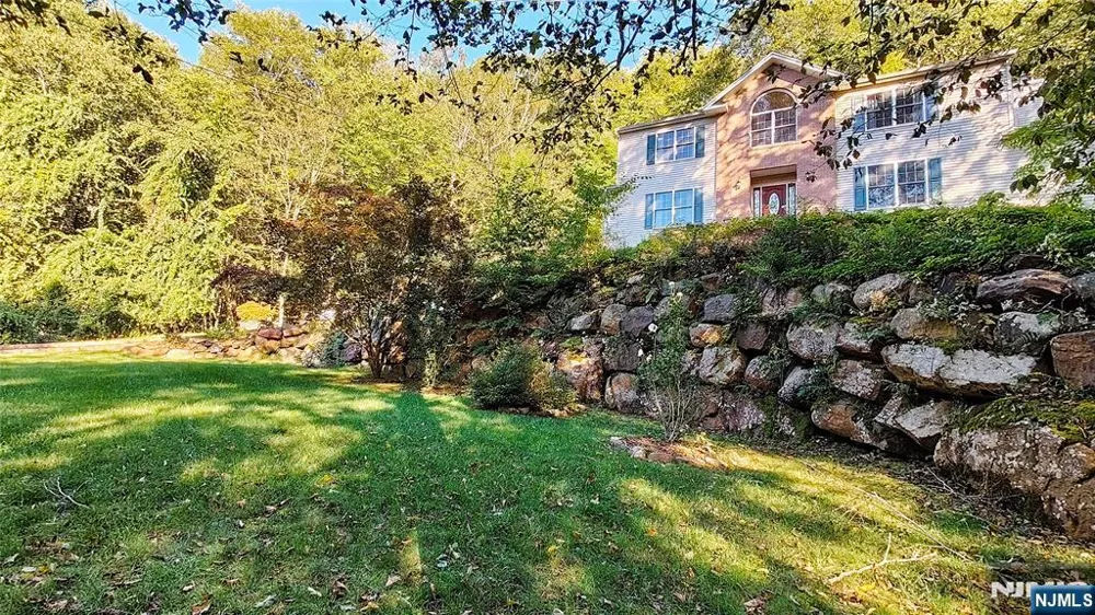 281 Kinnelon Road Kinnelonugh, NJ 07405