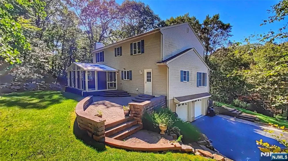 281 Kinnelon Road Kinnelonugh, NJ 07405