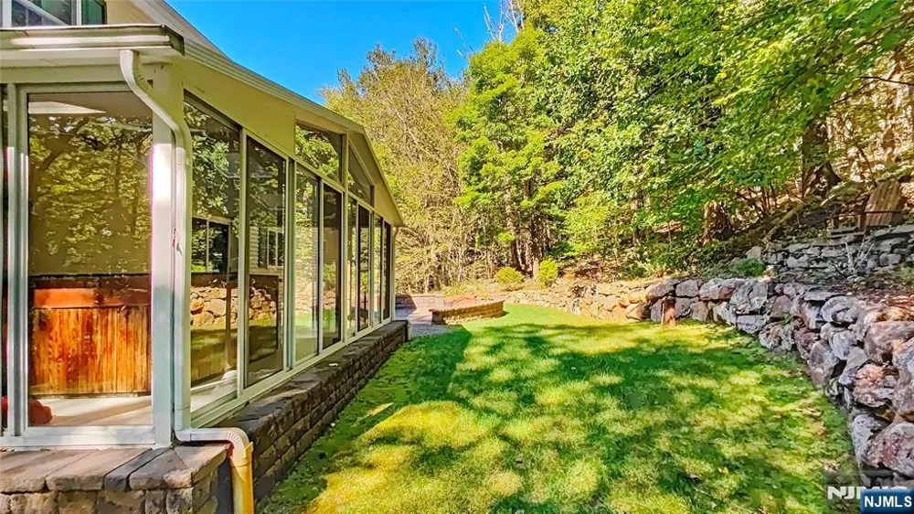 281 Kinnelon Road Kinnelonugh, NJ 07405