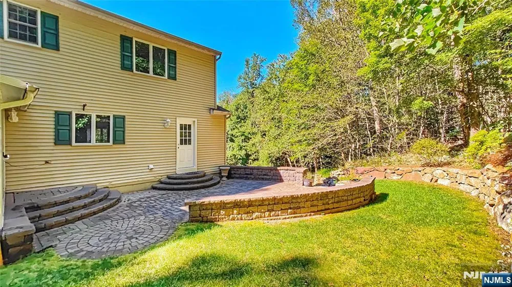 281 Kinnelon Road Kinnelonugh, NJ 07405