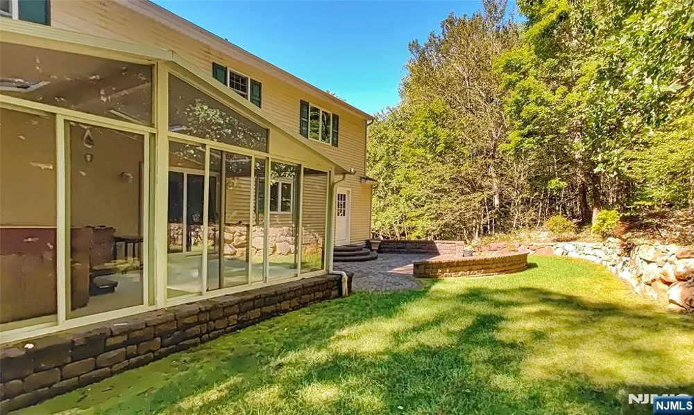 281 Kinnelon Road Kinnelonugh, NJ 07405
