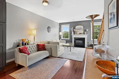 400 Manchester Drive 4071