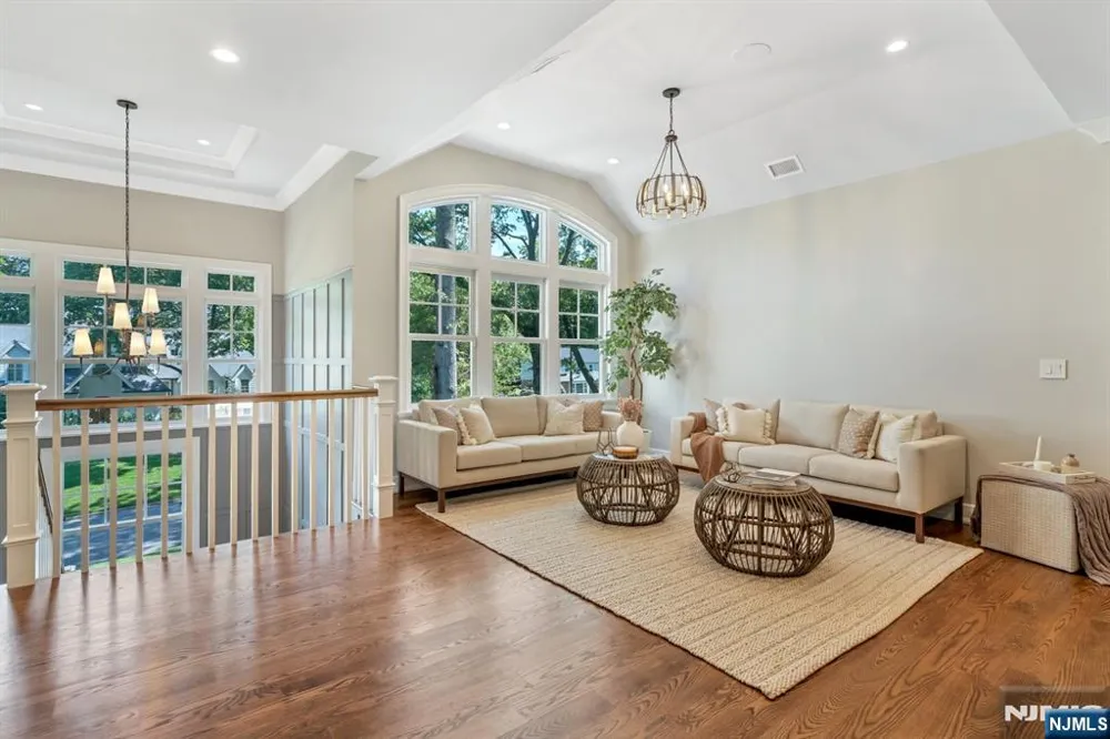 4 Brookview Court Ho-Ho-Kus, NJ 07423