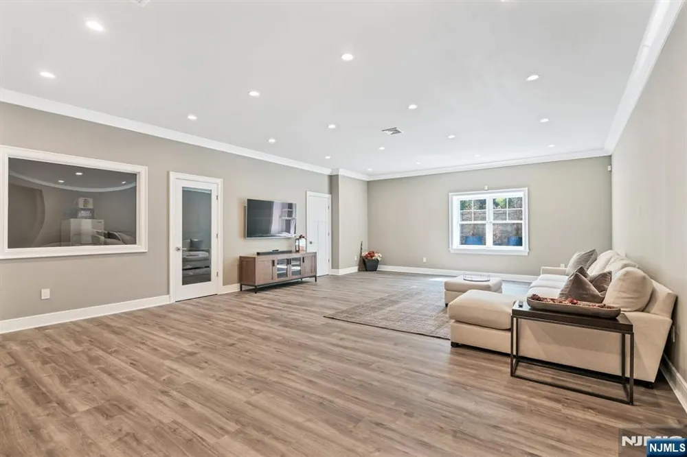 4 Brookview Court Ho-Ho-Kus, NJ 07423