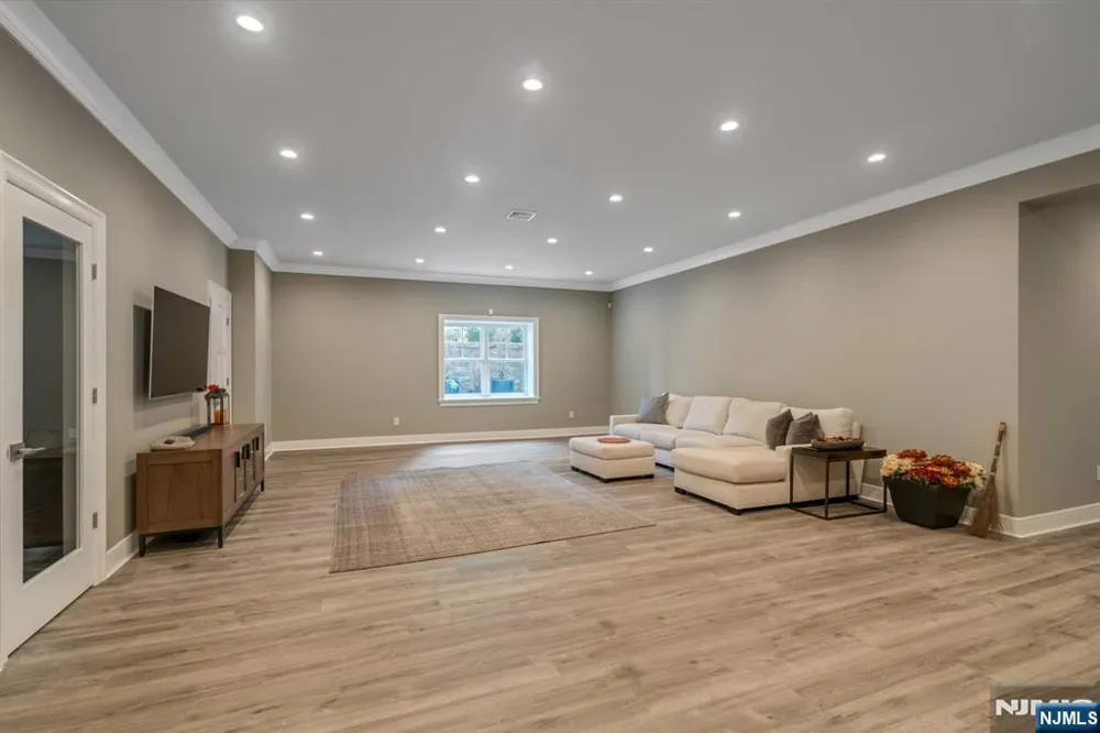 4 Brookview Court Ho-Ho-Kus, NJ 07423