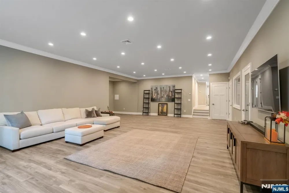 4 Brookview Court Ho-Ho-Kus, NJ 07423
