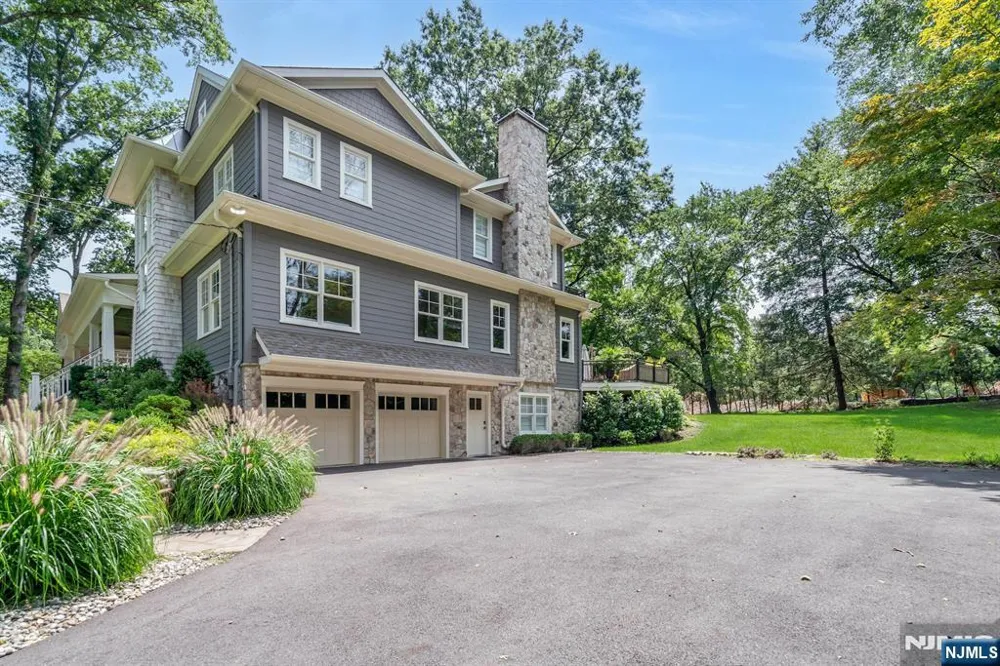 4 Brookview Court Ho-Ho-Kus, NJ 07423