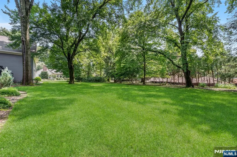 4 Brookview Court Ho-Ho-Kus, NJ 07423