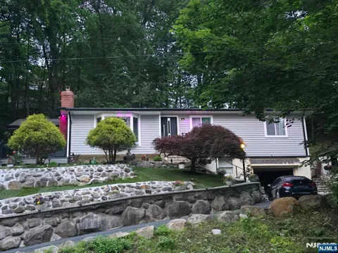 29 Ramapo Hills Boulevard