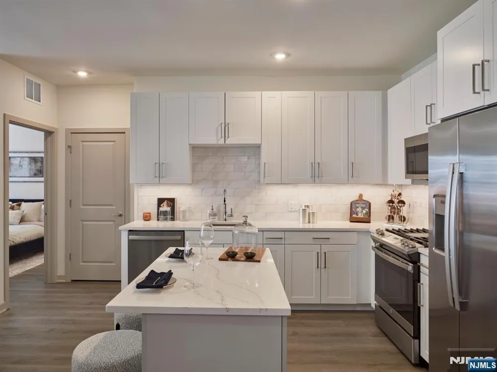 100 Eisenhower Parkway B1 Livingston, NJ 07039