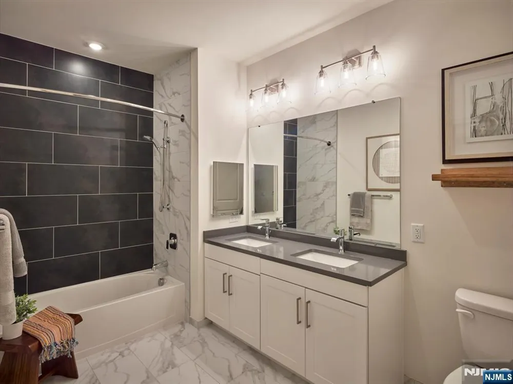 100 Eisenhower Parkway B1 Livingston, NJ 07039