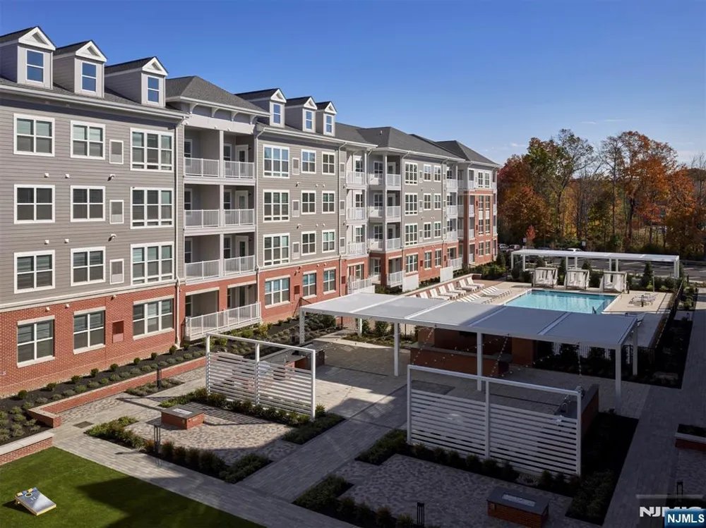 100 Eisenhower Parkway B1 Livingston, NJ 07039