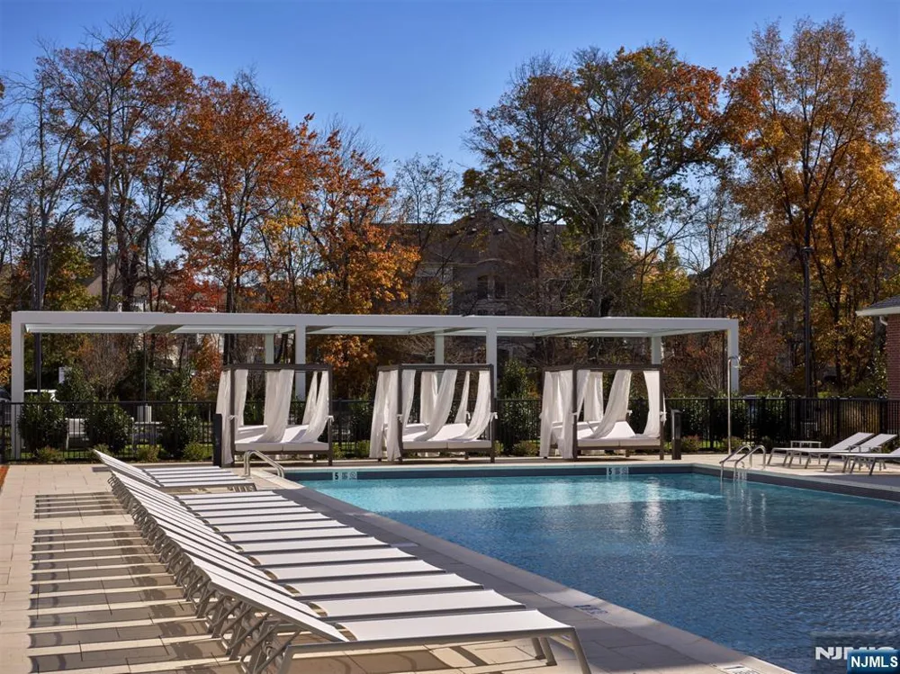 100 Eisenhower Parkway B1 Livingston, NJ 07039