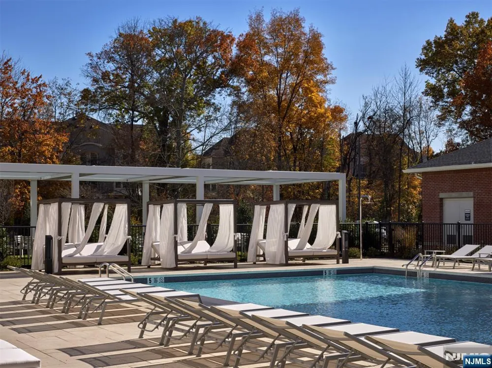 100 Eisenhower Parkway B1 Livingston, NJ 07039