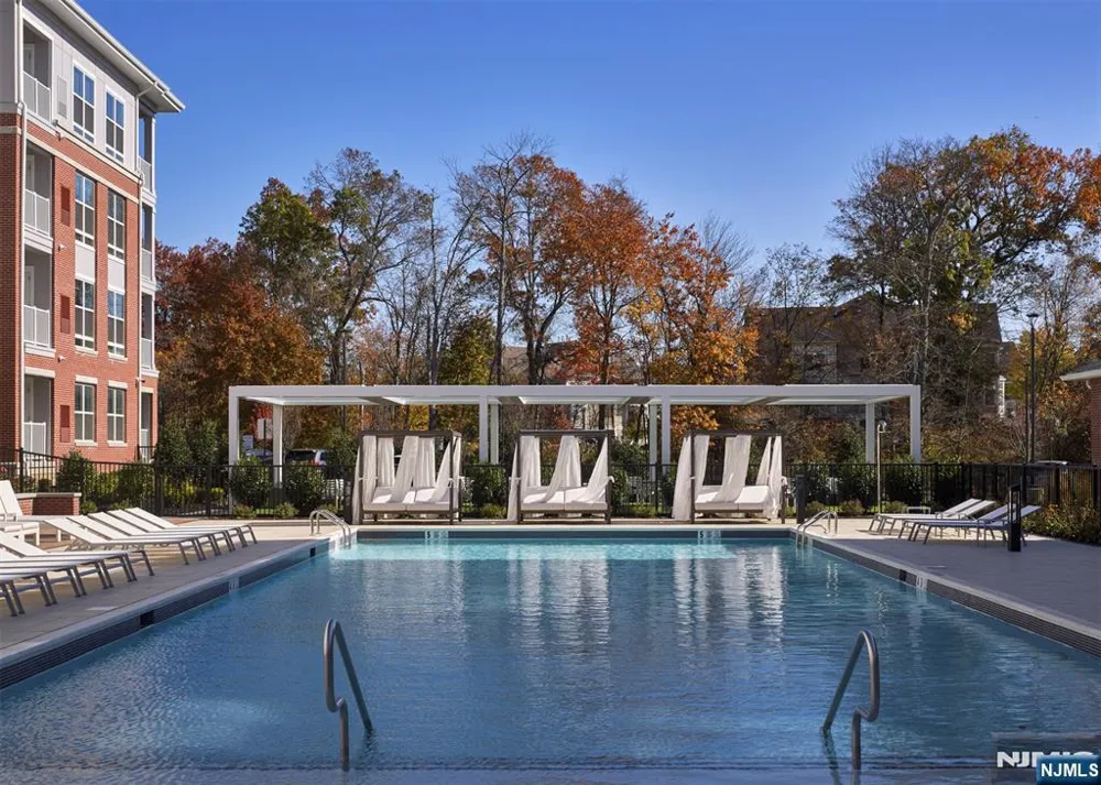 100 Eisenhower Parkway B1 Livingston, NJ 07039