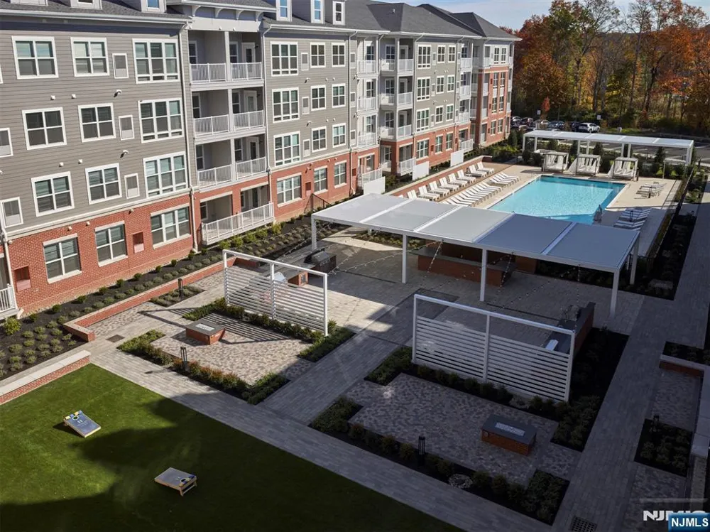 100 Eisenhower Parkway B1 Livingston, NJ 07039